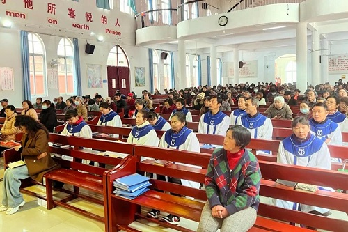 Believers attended the Palm Sunday service at Jinsha Church in Nantong, Jiangsu, on March 24, 2024.