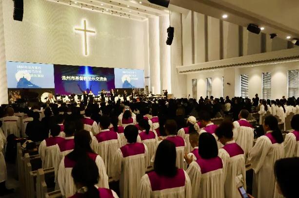 Attending believers stood up and sang hymns of praise during the sacred music gathering at Louqiao Church in Ouhai District, Wenzhou City, Zhejiang Province, on November 30, 2024.