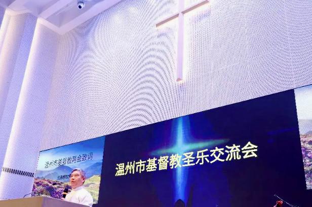 An attending pastor gave a remark during the sacred music gathering at Louqiao Church in Ouhai District, Wenzhou City, Zhejiang Province, on November 30, 2024.
