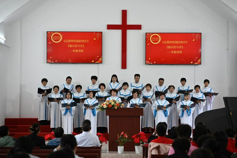 The choir of Shancheng Church presented two hymns at the Christmas event  in Zhangpu County, Zhangzhou City, Fujian Province, on December 7, 2024.