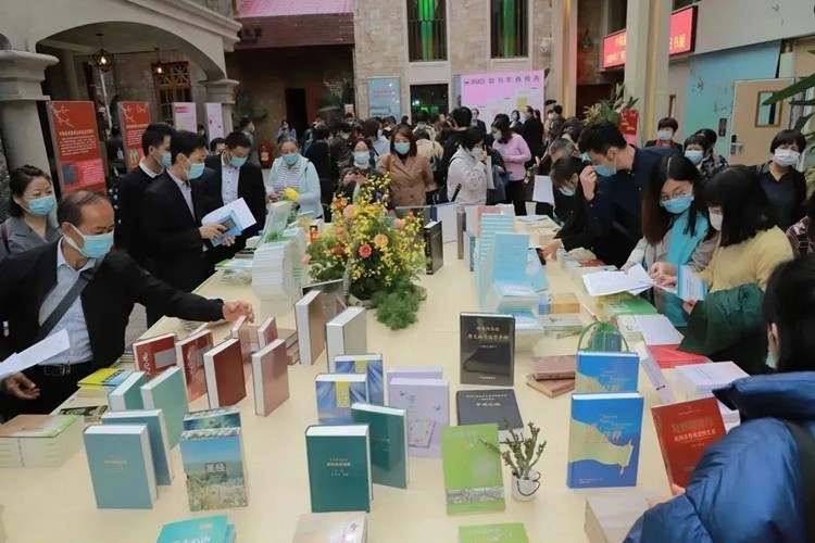 A small book fair displayed diverse styles of Bibles as well as spiritual, theological, and patriotic books at Dongshan Church in Guangzhou, Guangdong Province, on December 12, 2020.