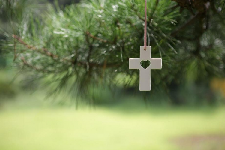 A picture of a cross pendant