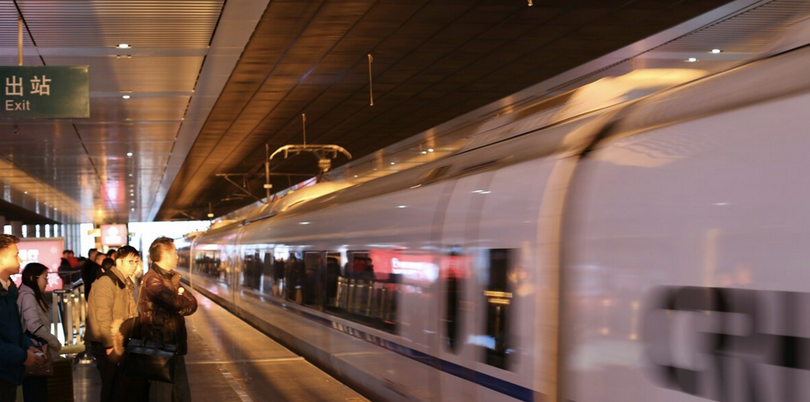 At dawn, people are waiting for the high-speed train.