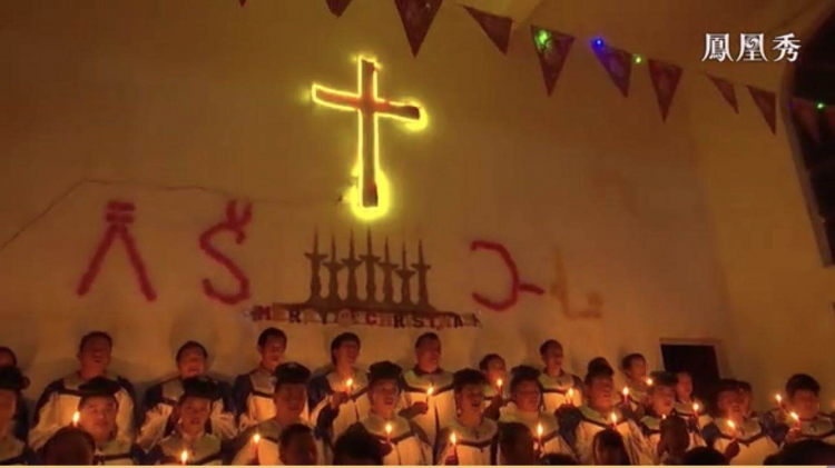 The choir of Meng'en Church in Dapingtan Village, Wuhua District, Kunming, Yunnan, sang Silent Night before the Christmas of 2019.