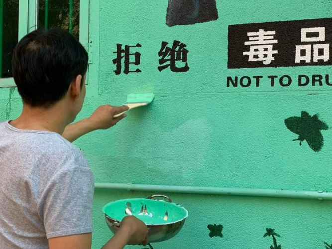 A former drug addict painted a wall with a sign saying "Not to Drugs" on an unknown day.