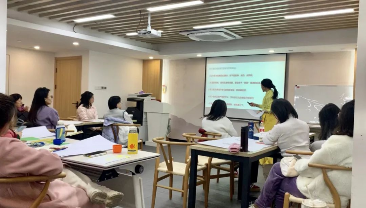 The Hangzhou YMCA conducted five parenting courses for local parents in Xihu District, Hangzhou City, Zhejiang Province, from November to December 2023.