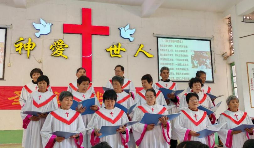 A local choir presented Christmas carols at a praise meeting held in Wuzhai Church at Jingzaiwei Village, Wuzhai Township, Pinghe County, Zhangzhou, Fujian Province, on December 22, 2024. 