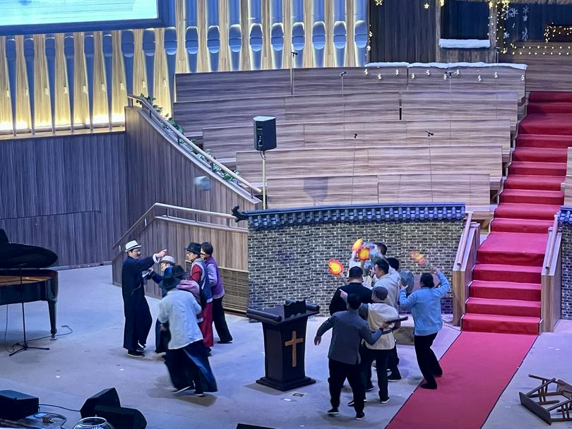 Believers presented a reenactment of William Edward Soothill’s missionary work in the city during its Christmas worship service at Liushi Church in Wenzhou City, Zhejiang Province, on December 22, 2024.