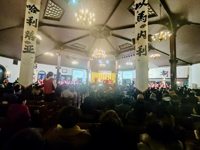 The Chongwenmen Church's main hall, with two calligraphy pieces reading "Hallelujah" and "Immanuel," hung on the pillars, was filled by the congregation in Beijing on December 24, 2024.