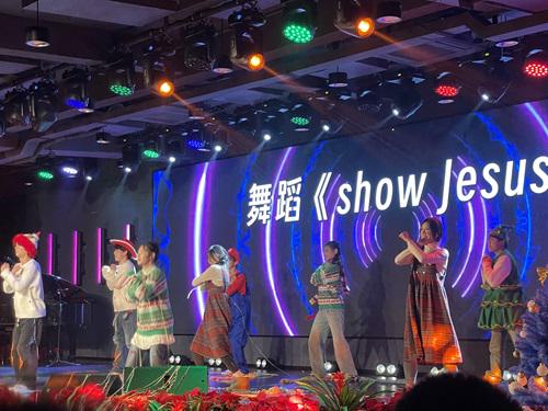 Young Christians performed a vibrant dance during the youth Christmas worship event held at Yuyao Christian City Church in Yuyao City, Zhejiang Province, on December 25, 2024.