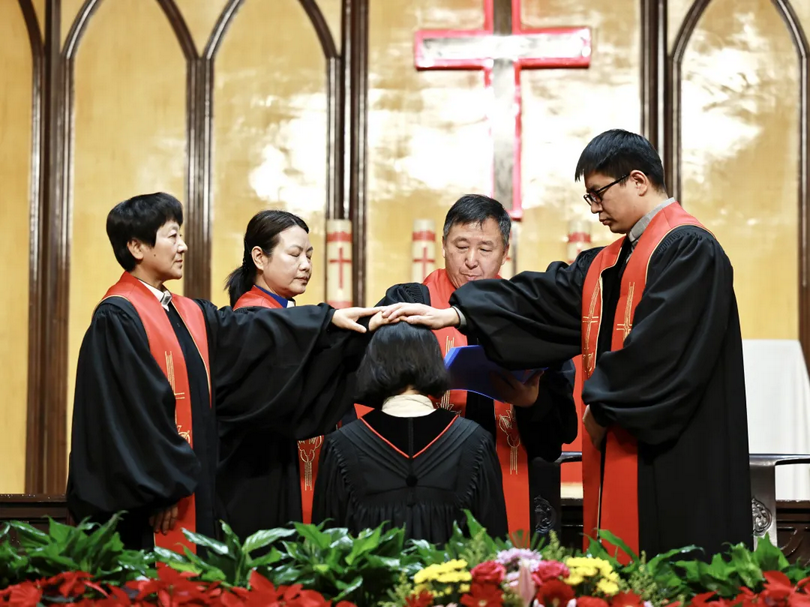 The pastorate conducted the laying on of hands ceremony for Wang Qiong during an ordination ceremony conducted at Chongwenmen Church in Beijing on December 29, 2024.