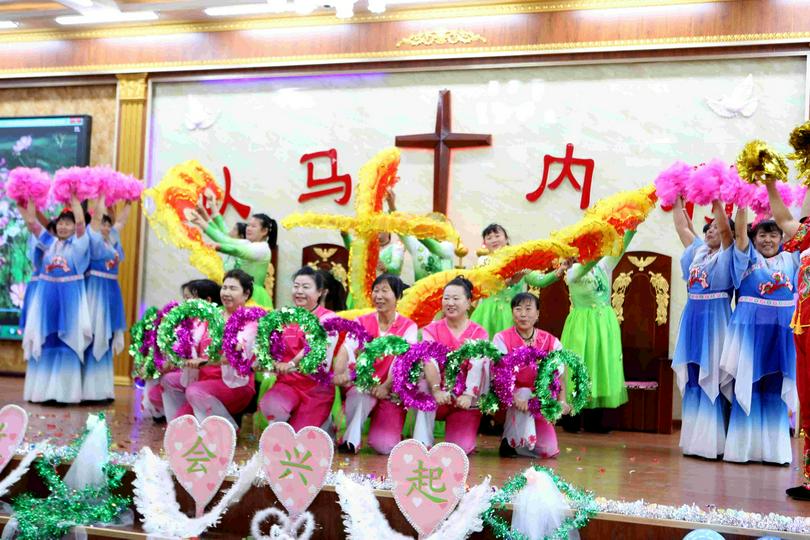 Christians in festive costumes presented a dance in celebration of Christmas and New Year in Tai'an County, Anshan City, Liaoning Province, on December 30, 2024.