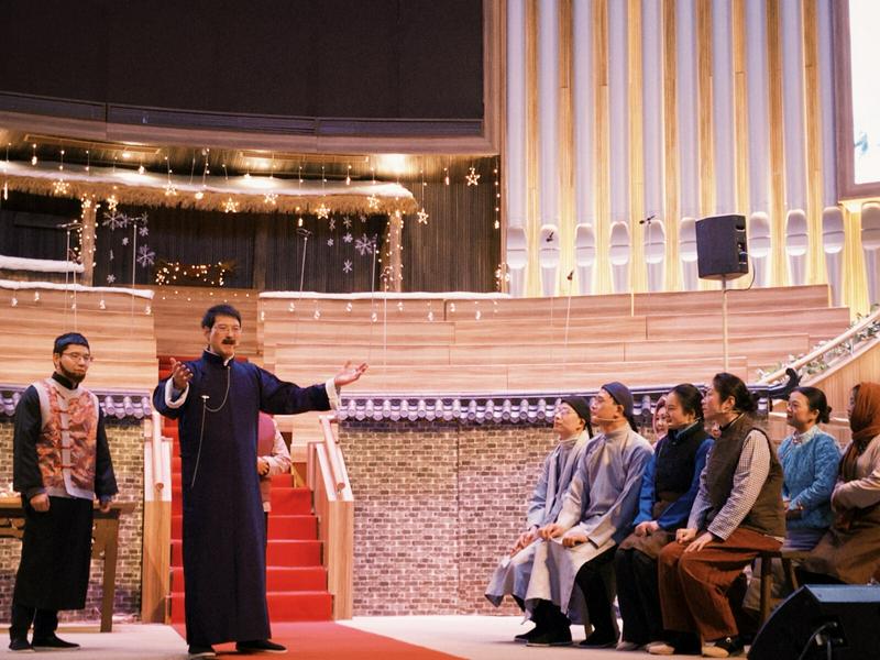 Believers presented a reenactment of William Edward Soothill’s missionary work in the city in commemoration of Christmas at Liushi Church in Wenzhou City, Zhejiang Province, on December 22, 2024.