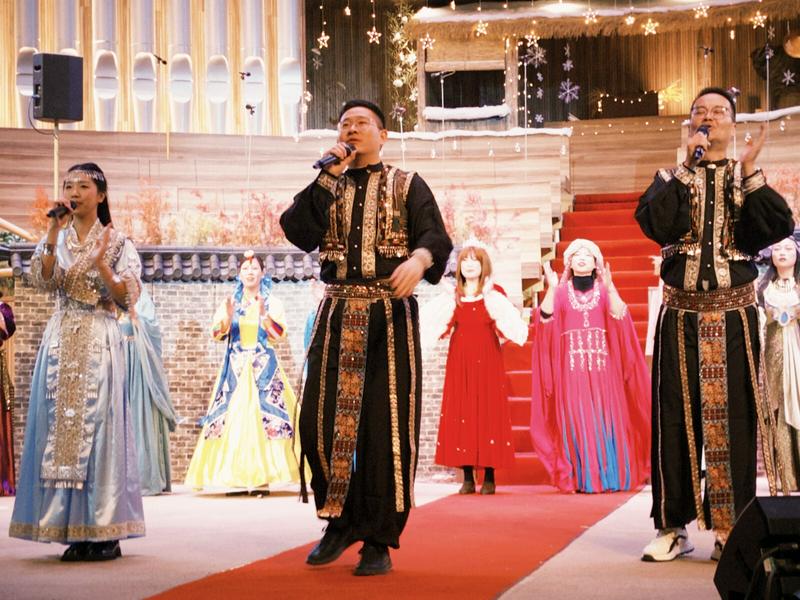 Christians staged a performance in festive costumes in commemoration of Christmas at Liushi Church in Wenzhou City, Zhejiang Province, on December 24, 2024.