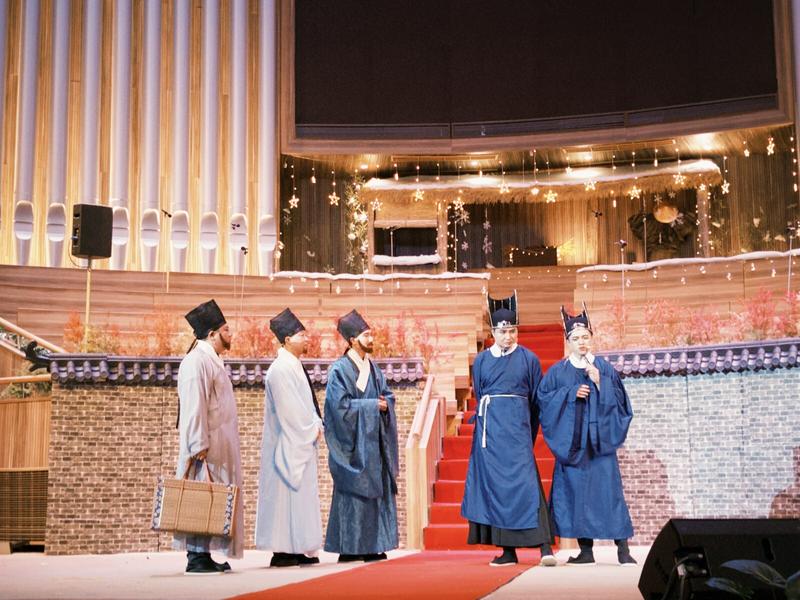 Five believers performed the sacred drama "Matteo Ricci's Mission to the Ming Dynasty" in celebration of Christmas at Liushi Church in Wenzhou City, Zhejiang Province, on December 24, 2024.