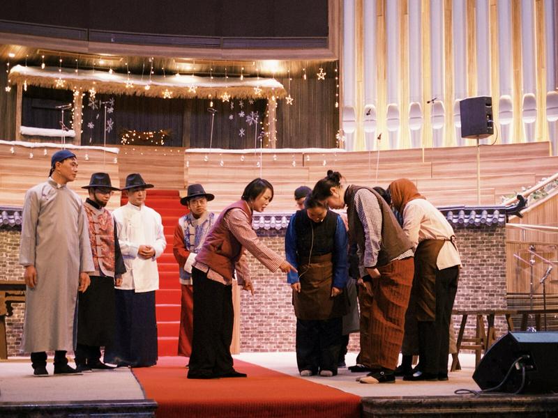 Congregnts commemorated Christmas with a stage play of William Edward Soothill's missionary work in the city at Liushi Church in Wenzhou City, Zhejiang Province, on December 22, 2024.