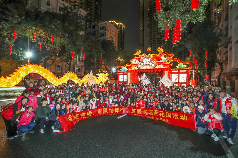 The Guangzhou YMCA organized a charity event to accompany elderly residents of a local nursing home to the Lunar New Year fair in Guangzhou, Guangdong Province, ahead of the 2024 Spring Festival.