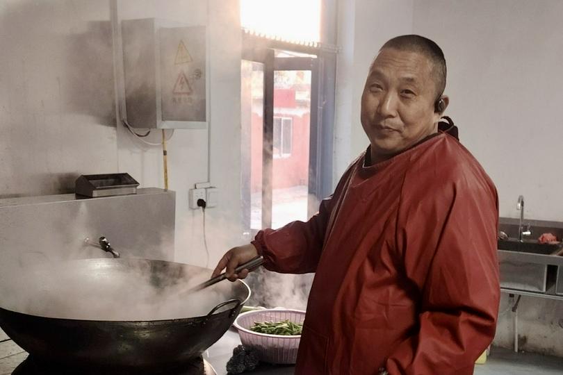 Tong Guangming served in the kitchen on an unknown day.