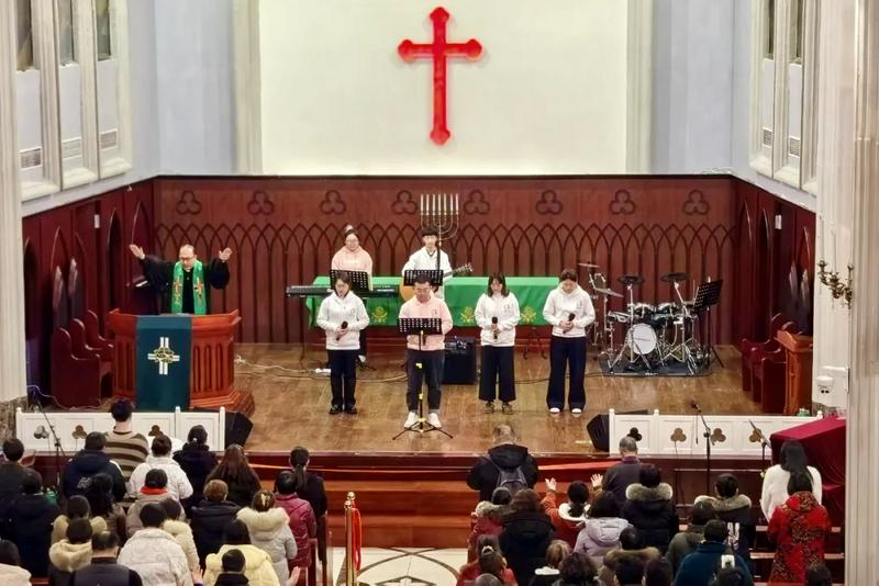 On February 11, 2025, the eve of the Lantern Festival, Huigongqiao Church hosted a worship service to commemorate the Lantern Festival in Wuxi City, Jiangsu Province.