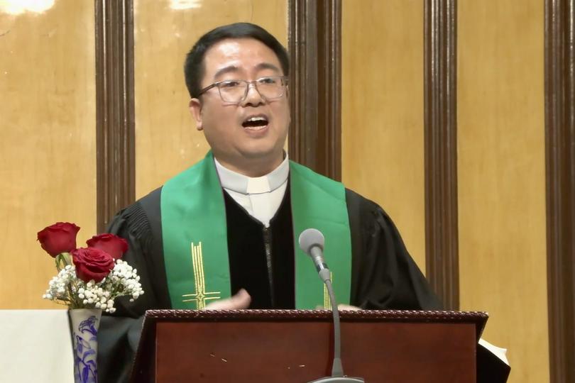 Rev. Luo Chengzan, academic dean of Yanjing Theological Seminary, delivered a sermon titled "Renewing Lives Through God's Word" at Chongwenmen Church in Beijing on February 23, 2025.