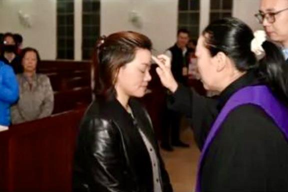 A pastor marked a believer's forehead with the sign of the cross using ashes during the Ash Wednesday worship service at Guangxiao Church in Guangzhou City, Guangdong Province, on March 5, 2025.