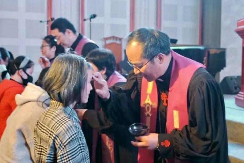 A pastor drew upon a believer's forehead in the sign of the cross with ashes during the Ash Wednesday worship service held at Agape Church in Chongqing City on March 5, 2025.