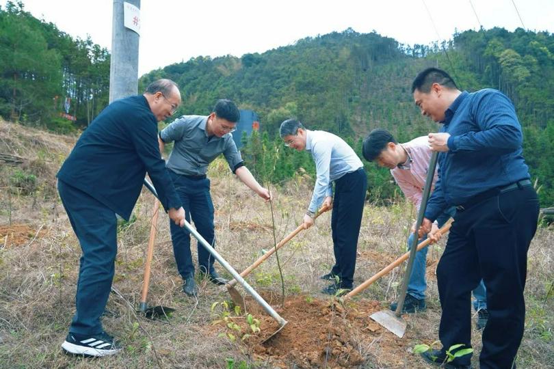 On March 11-12, 2025, Guangdong Provincial CC&TSPM and Guangzhou CC&TSPM organized a tree planting activity in Woshui Town, Liannan Yao Autonomous County, Qingyuan City, to support rural revitalization.