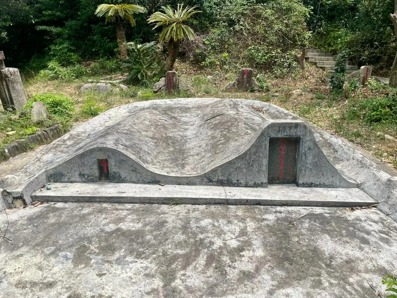 A photo showing a Christian cemetery with gravestones set at Li Lang Holy Mountain Park in Shenzhen, Guangdong.
