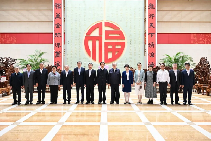 A group photo was taken during the 2025 Annual Congress of Members, and the Fifth Session of the Third Council Meeting of the China NGO Network for International Exchanges (CNIE) took place in Beijing on July 15, 2025.