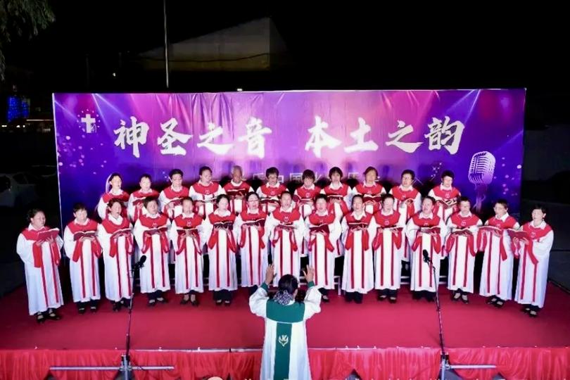 A choir presented a sinicized hymn of praise at a workshop on the sinicization of Christian sacred music at Chengqu Church in Jincheng City, Shanxi Province, from July 14 to 15, 2025.