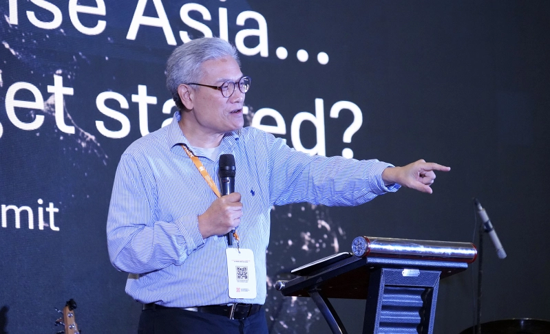 Rev. Dr. David Ro delivers the keynote address at the Arise Leadership Summit 2025, declaring, “Asia is moving from being a mission field to a mission force.” 
