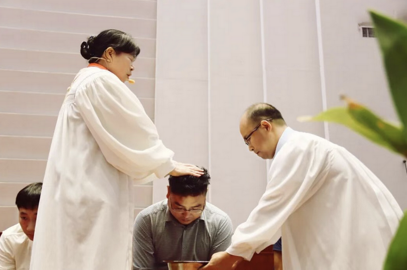 A man was baptized by Pastor Ren Jiefang at Chengguan Church in Zhuji, Zhejiang Province, on October 5, 2025. 