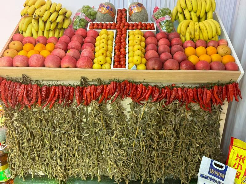 On October 19, 2025, Tianguang Church in Changchun, Jilin Province, held an autumn harvest thanksgiving service, with the season’s produce beautifully arranged on the stage as offerings of gratitude.