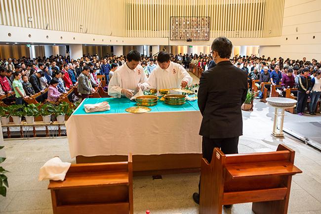 The communion service 