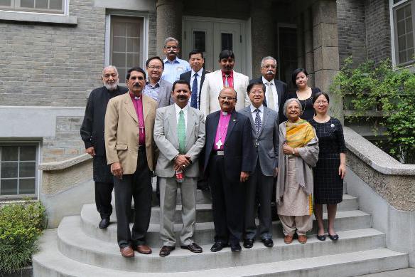 Pakistani Delegation and Amity staff in front of Amity's Headquarters