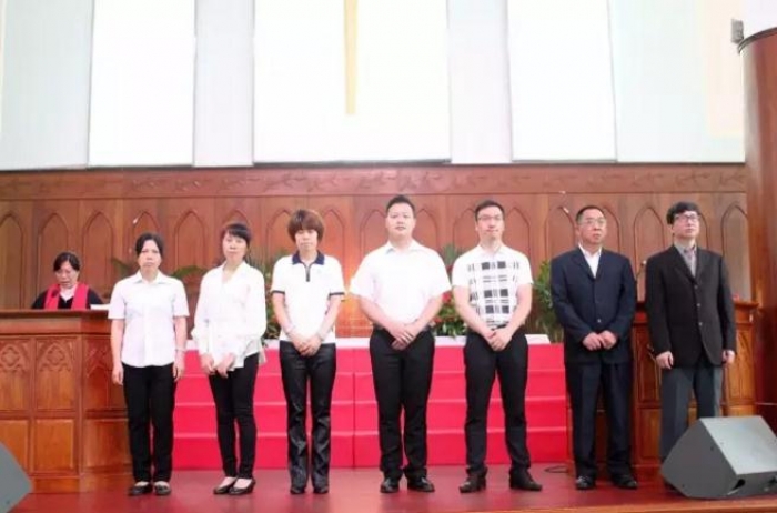 Seven deacons ordained 