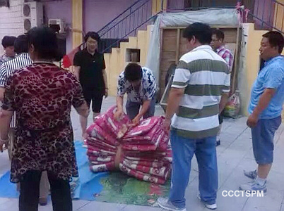 A local church in Hebei prepares the goods for rescue 