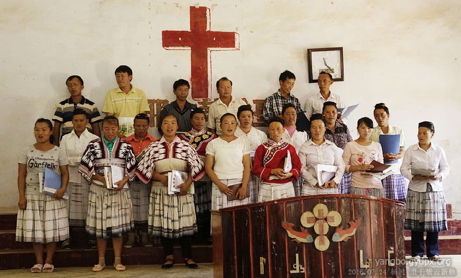 Steve with the Miao Worship with the Miao Church (Photo Provide to CCD)