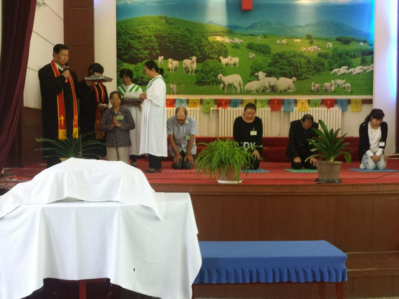 27 seekers baptized on the annual baptism service in Zhongwei City Church on Aug. 28