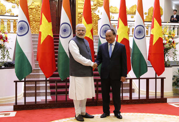 Indian Prime Minister Narendra Modi and Vietnamese Premier Nguyen Xuan Phuc