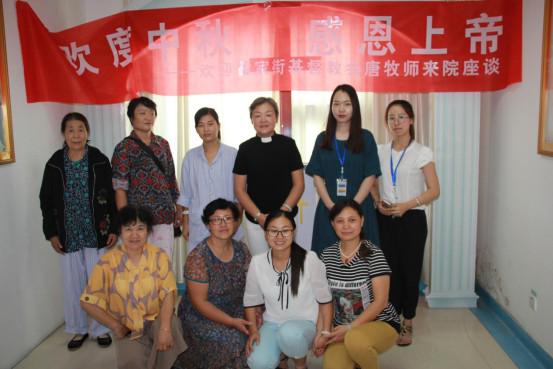 A local church of Shandong hols a special thansgiving worship in a hospital to encourage the believers in sickness 