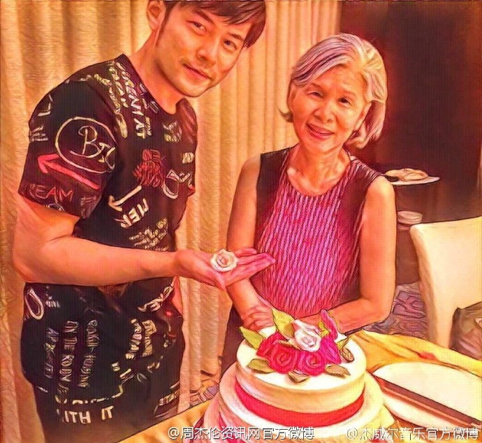 Photo: Jay Chou celebrates his mother's birthday 