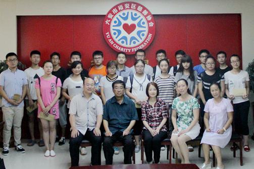 Nanjing YMCA visits unfortunate family and college students in need