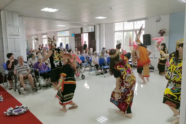 Malaysian Delegation visits the Nursing Home of Fuhua Church