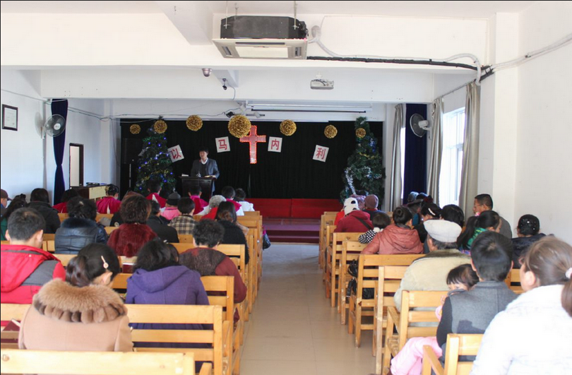 The congregation gather in Gucheng Church