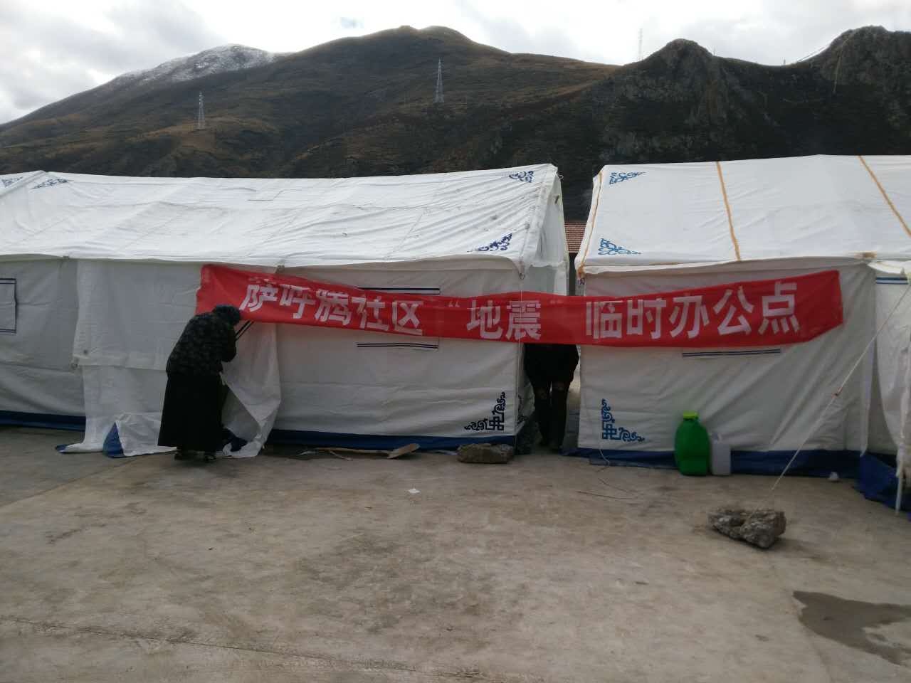 Victims live in the temporary tents 
