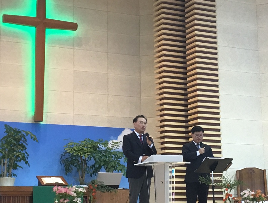 Rev. Gao speaks in the 2016 Chinese and Korean Revival Conference 