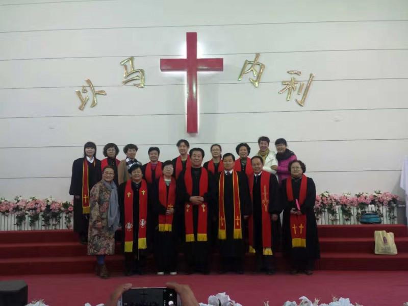 The newly ordained co-workers and ordination council after the ordination 