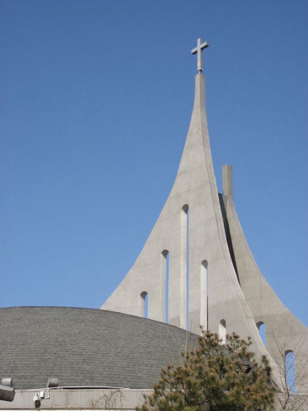 The close-up shot of the cross of Beijing Fengtai Church