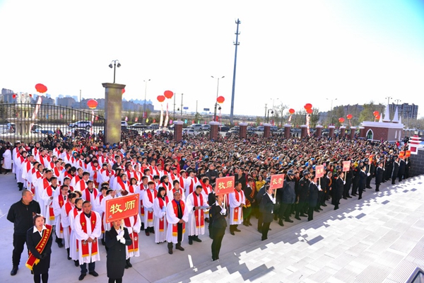 About 330 pastors and elders across China are divided into groups and around 4000 believers including cell group leaders and performers stand before entering the church in an unknown year. 